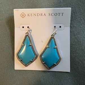 Kendra Scott drop earrings
